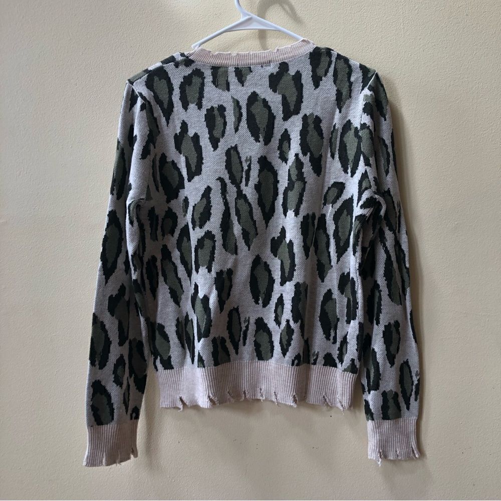 Fate Distressed Leopard Print Sweater NWOT - Picture 3 of 4